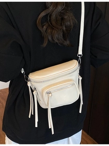 Sac seau bandoulière chic blanc crème brillant avec fermetures à glissière à longues franges