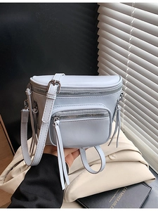 Sac seau bleu clair à la mode avec fermeture éclair à pompon et bandoulière