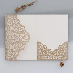 Einladungskarten Hochzeit in Champagner Gold mit Glitzer Finish und Laserschnitt Design