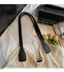 Detailansicht der gewebten Netztasche mit verstärkten schwarzen Leder-Schultergurten