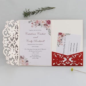 Set invito nuziale tagliato al laser con copertina floreale e tasca rossa glitterata con RSVP