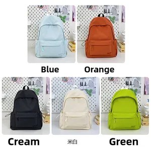 Cinque zaini in nylon assortiti nei colori blu, arancio, nero, beige e verde