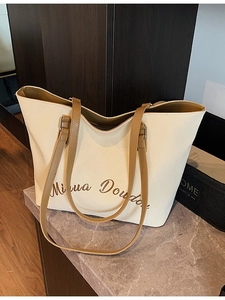 Grande borsa shopper minimalista bianco crema con manici marroni e stampa di lettere