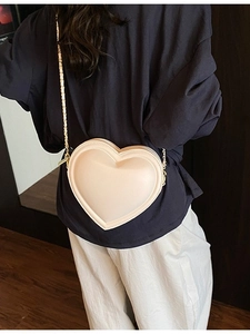 Elegante borsa a tracolla a forma di cuore bianco crema con catena per donna