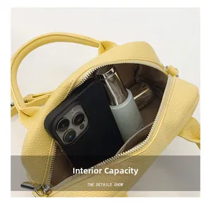 Detail showing the internal capacity and inner lining of this yellow leather handbag