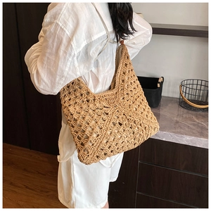 Macro shot showing hollow diamond weave pattern on a beige summer straw tote bag