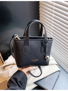 Borsa a Secchiello da Donna Mini in Pelle PU a Motivo Litchi Borsa a Mano con Ciondolo a Cuore Borsa a Tracolla Quotidiana