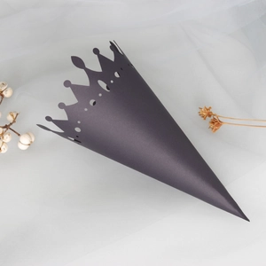 Hollow Crown Laser Cut Paper Flower Confetti Cones For Wedding Party Decorations DIY Petal Candy Packaging Paper Cones