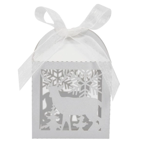 Lasergeschnittene weiße Geschenkschachtel mit Rentier- und Schneeflockenmotiven und Band