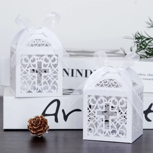 Boîtes à Bonbons Croix Découpe Laser Européenne Ruban Élégant Papier Perlé Évidé Boîte Cadeau pour Mariage Baptême Fête Faveurs Religieuses
