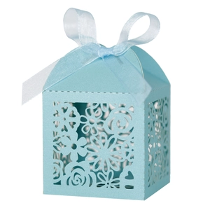 Boîte à bonbons de mariage découpée au laser bleu clair avec ruban blanc soyeux