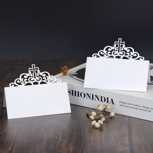 Marque-places de Table avec Croix Découpée au Laser Papier Nacré Cartes de Nom pour Mariage Baptême Fête Événement Religieux Banquet