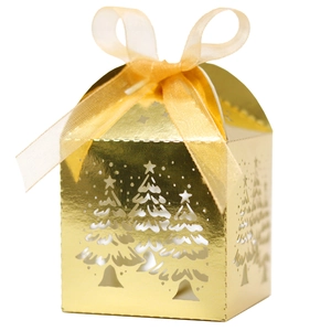 Goldene lasergeschnittene Weihnachtsbaum-Geschenkbox mit glitzernder champagnerfarbener Schleife