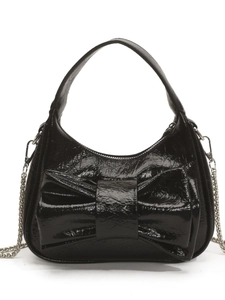 Sac croissant noir brillant à grand nœud élégant avec bandoulière chaîne argent