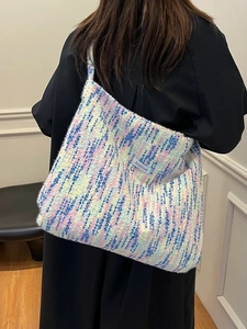 Schicke mehrfarbige gewebte Tragetasche für Damen im stylischen Schulter-Look