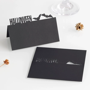 Segnaposto di Halloween in cartoncino nero tagliato al laser con pipistrello e scritte 3D