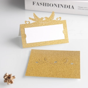 Segnaposto per matrimonio glitter oro con cuore e colombe traforati per decorazione