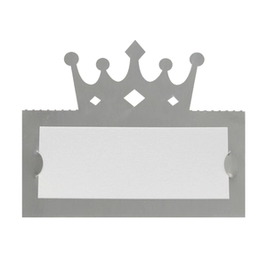 Détail du marque-place couronne argentée découpée au laser pour décoration de table