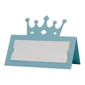 Détail du marque-place bleu clair ajouré en forme de couronne pour décoration de table de mariage