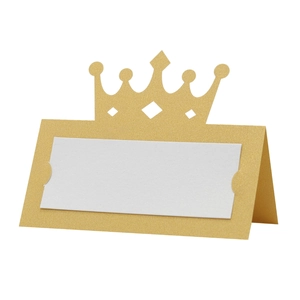 Détail du marque-place couronne dorée découpée au laser avec zone blanche sur papier perlé