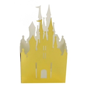 Détail de la boîte à bonbons découpée au laser en forme de château doré réfléchissant
