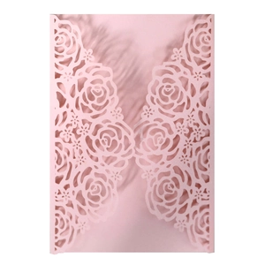 Housse d'invitation rose découpée au laser avec motif de roses pour mariages romantiques