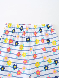 Meisjes shortset met geborduurde bloemen, blauw-witte strepen en elastische taille