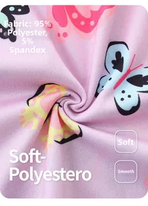 Primer plano detallado de tela suave con estampado de mariposas en poliéster y spandex