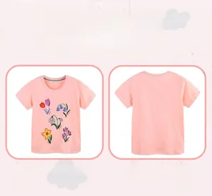 Détail recto-verso d'un t-shirt rose en coton pour fille avec imprimés fleurs botaniques