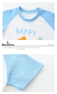 Detail der blauen Raglanärmel und des gerippten Rundhalsausschnitts am Kinder-T-Shirt