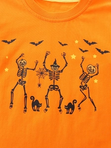 T-shirt Halloween orange à manches longues pour garçons avec squelettes et chauves-souris