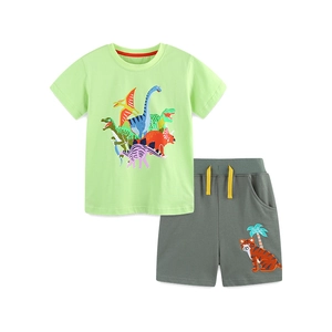 Set estivo per bambini in cotone con maglietta a dinosauri verde chiaro e pantaloncini grigi