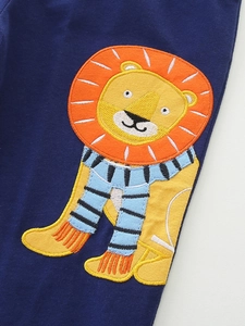 Sweat-shirt bleu marine pour enfant avec broderie de lion détaillée et patchwork
