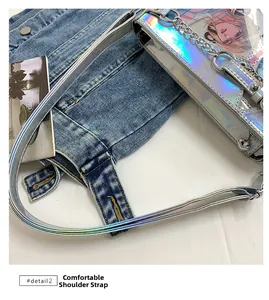 Détail du sac Ita holographique avec une bandoulière confortable et une chaîne