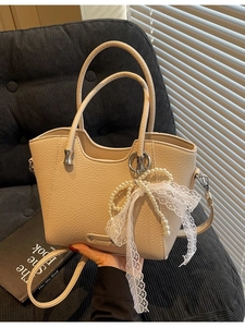 Sac À Épaule En Cuir PU À Texture Litchi Pour Femmes Avec Noeud En Dentelle Et Pendentif En Künstliche Perles Sac À Main Mode