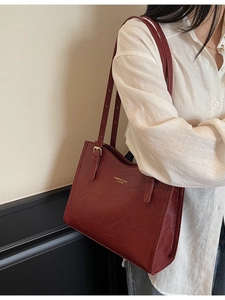 Vintage dark red large capacity tote bag with adjustable shoulder strap and leather texture