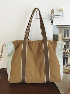 Large capacity tote bag with contrast stitching in brown and sage green for women