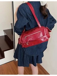 Minimalist red pillow shoulder bag in faux leather with silver zipper and strap details