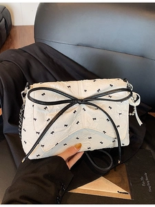 Borsa a Tracolla Trapuntata con Fiocco in Pelle PU per Donna Grande Capacità Catena Borsa a Cuscino Trendy Quotidiana