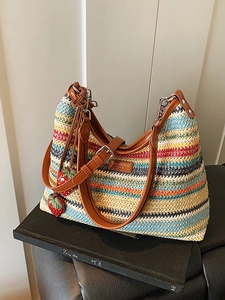 Sac à Main Tissé Arc-en-Ciel pour Femmes Rayé Bohème Sac à Bandoulière Avec Bretelles en Cuir PU Breloque Fraise