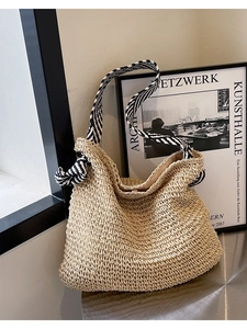 Borsa tote in paglia minimalista con manici a righe bianche e nere per spiaggia e lavoro