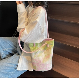 Floral canvas bucket bag featuring pink jacquard patterns and green textures for women