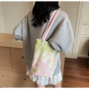 Close-up of jacquard floral canvas tote bag with HOOG woven label and pink strap