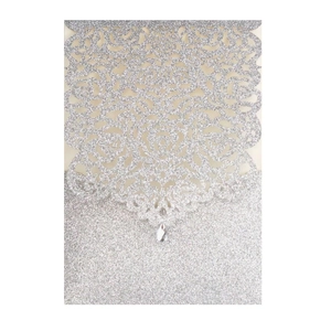 Housse d'invitation de mariage découpée au laser avec motif de rose argenté pailleté et diamant