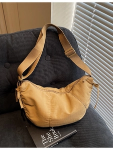 Minimalist khaki dumpling shoulder bag with adjustable strap and wide capacity