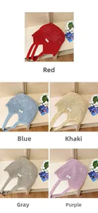 Gros plan de sacs en filet tissé colorés en rouge, bleu, kaki, gris et violet