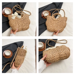 Détails du sac de plage tressé avec nœud en dentelle et double anse pour un porté bandoulière