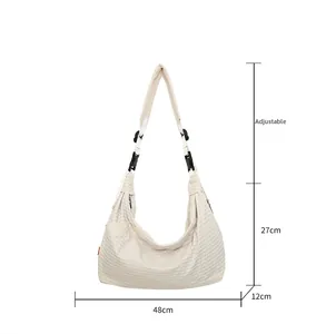 Maßzeichnung für beige Umhängetasche mit 48x27x12cm Maßen und verstellbarem Gurt