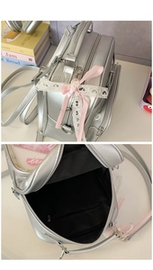 Détail d'un sac à dos argenté avec rubans roses, nœuds et compartiment interne spacieux