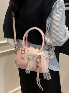 Rosa PU-Leder Boston Bag mit Spitzenschleife und Metallplatte, Crossbody Handtasche